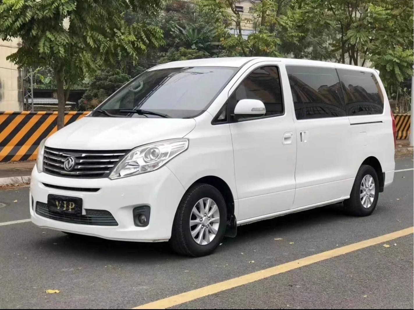 7座商务车